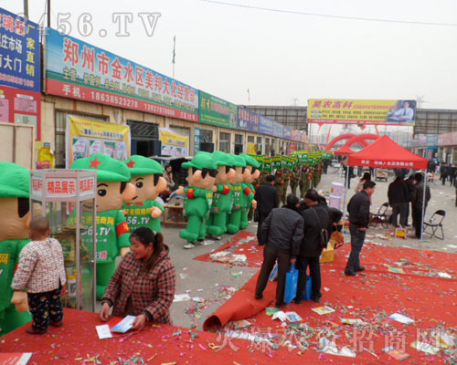 ÓɄʮľGɫ܊b(zhn)ʿ׌ǰһ