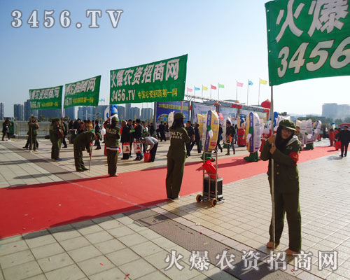 火爆農(nóng)資網(wǎng)的到來更為會場增添了火爆氛圍