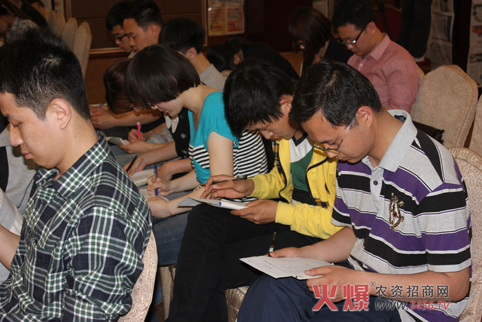 我們都在認(rèn)真學(xué)習(xí)