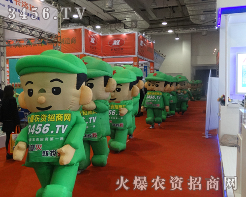 在2013年山東植保會上隨處都能看的火爆網(wǎng)的宣傳團(tuán)隊